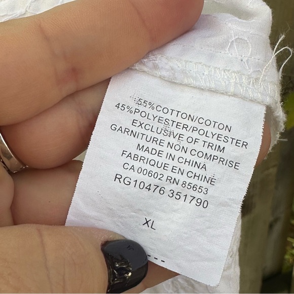 VINTAGE Eyelet top with Butterfly - Picture 3 of 5